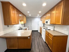 1965-1965 NE Kane Dr in Gresham, OR - Building Photo - Building Photo