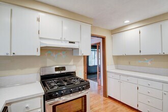 1983 NE Sumner Dr in Oak Harbor, WA - Building Photo - Building Photo
