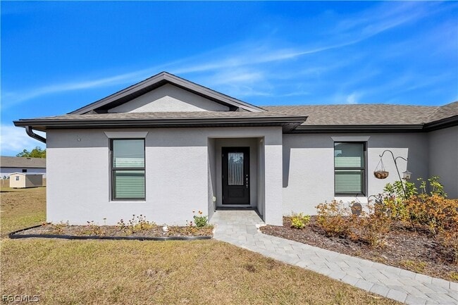 185 Yager Cir in Ft. Myers, FL - Building Photo - Building Photo