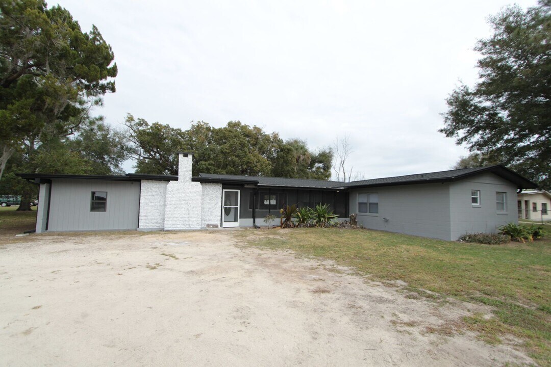 1895 Old Dixie Hwy in Titusville, FL - Building Photo