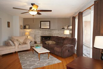 2515 Mandrake Dr in Rockford, IL - Foto de edificio - Building Photo