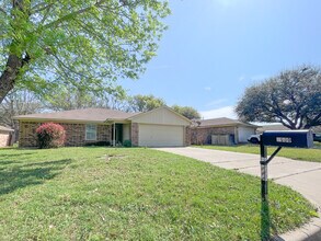 2000 Ramada Dr in Waco, TX - Building Photo - Building Photo