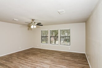 12838 Hunting Bear in San Antonio, TX - Building Photo - Building Photo
