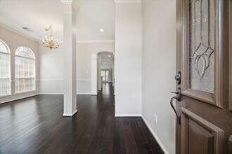 8830 Fairbloom Ln in Houston, TX - Foto de edificio - Building Photo