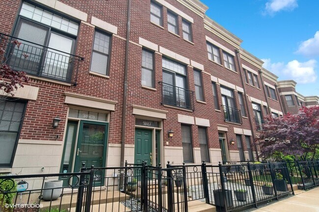 property at 1827 S Prairie Pkwy
