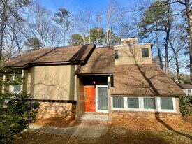 1422 Beaver Dam Rd in Columbia, SC - Building Photo