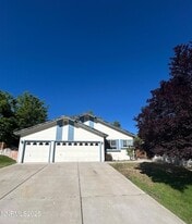 4835 Canyon Run Dr in Sparks, NV - Building Photo