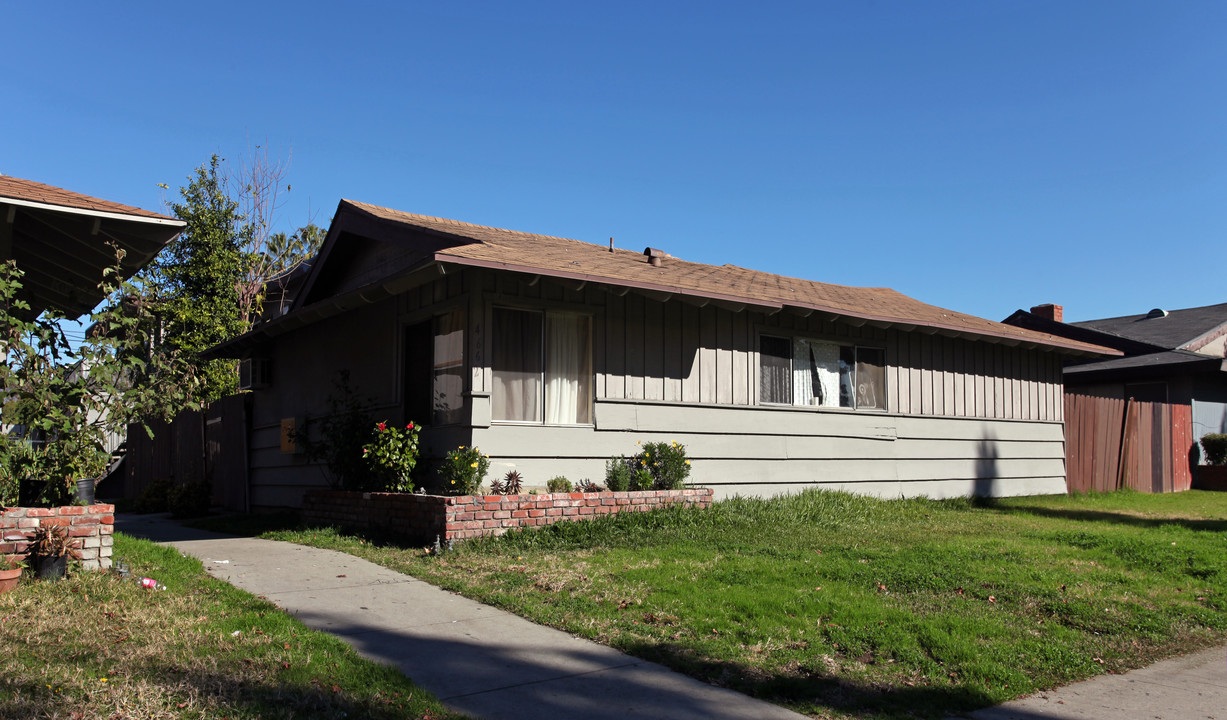 4662 Canoga St in Montclair, CA - Building Photo