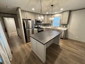 683 Oregon St in Belleville, MI - Building Photo