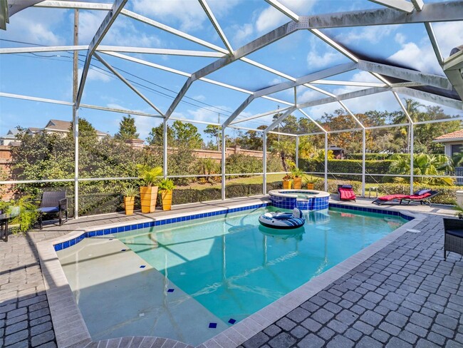 2607 Grand Lakeside Dr in Palm Harbor, FL - Foto de edificio - Building Photo