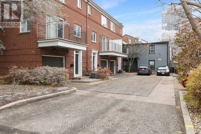 4 Thorburn Private in Ottawa, ON - Building Photo - Building Photo