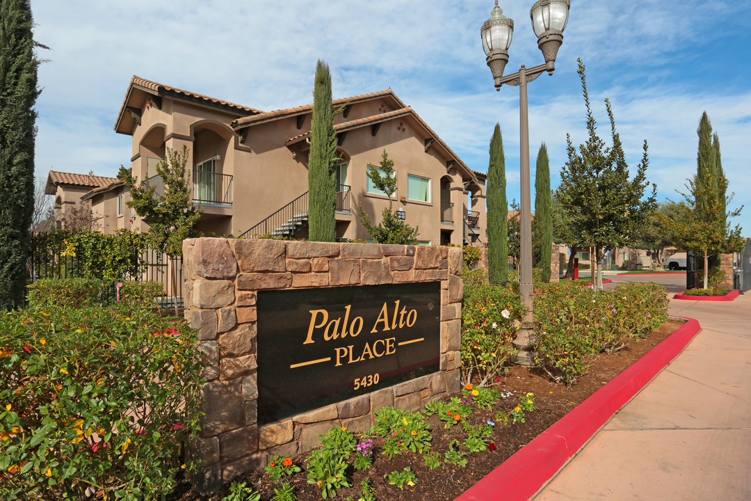 Palo Alto Place in Fresno, CA - Foto de edificio