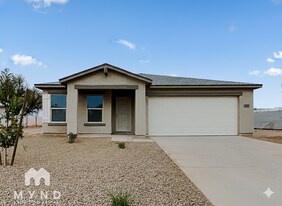 10253 W Wenden Dr in Arizona City, AZ - Building Photo