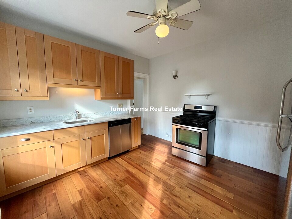 26 Taft St, Unit 2 in Boston, MA - Foto de edificio
