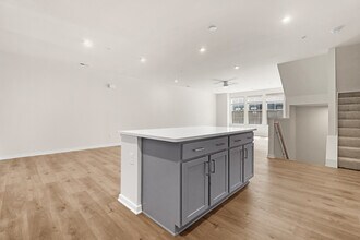 2406 Ownby Ln in Richmond, VA - Building Photo - Building Photo