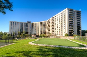 2 Claridge Dr-Unit -5FE in Verona, NJ - Building Photo - Building Photo