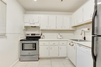 7850 Camino Real in Miami, FL - Building Photo - Building Photo