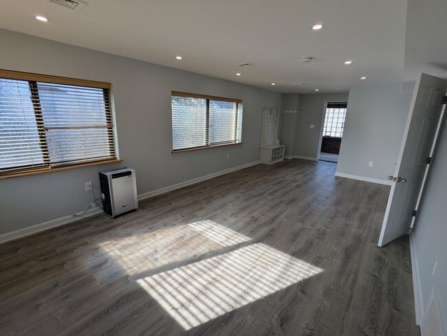 19 Shepard St, Unit #1 in Boston, MA - Foto de edificio - Building Photo