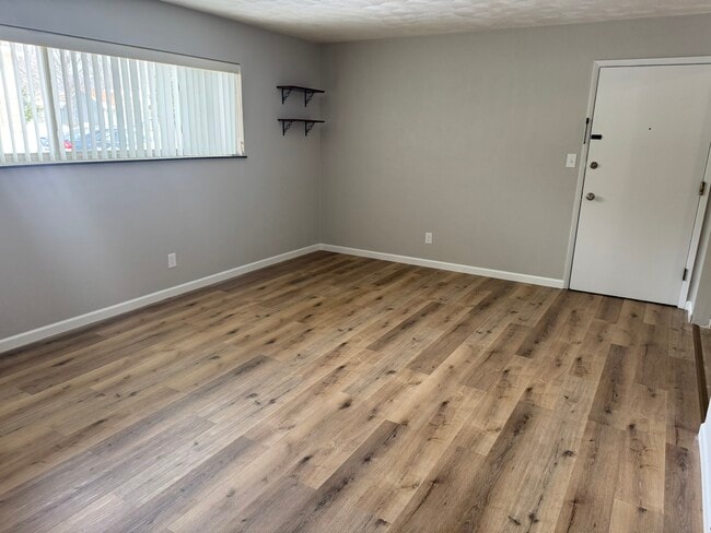 310 30th Avenue Ct, Unit 4 in Moline, IL - Building Photo - Building Photo