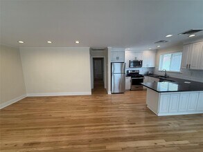 549 E Chester St in Long Beach, NY - Building Photo - Building Photo