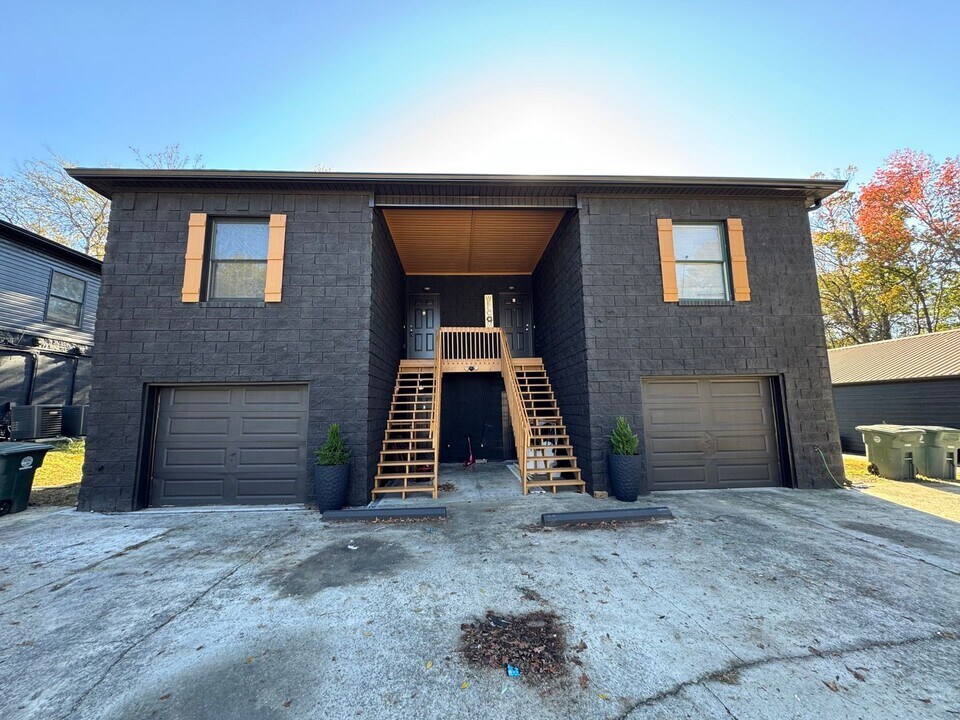 6918 Northside Dr in Chattanooga, TN - Building Photo