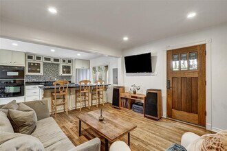 913 W Johanna St in Austin, TX - Building Photo - Building Photo