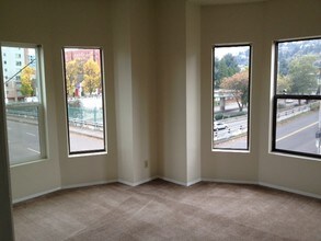 Grandview Apartments in Portland, OR - Building Photo - Interior Photo