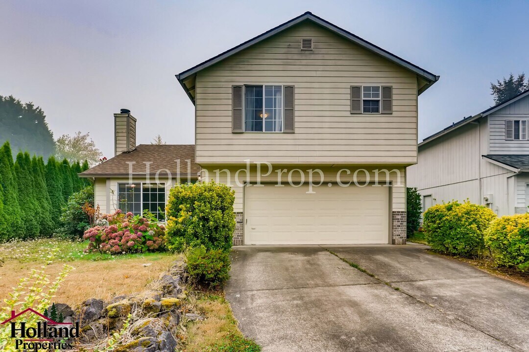 19572 SW Limestone Ct in Aloha, OR - Building Photo