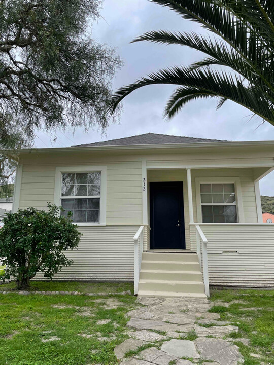 212 E Locust Ave in Lompoc, CA - Building Photo