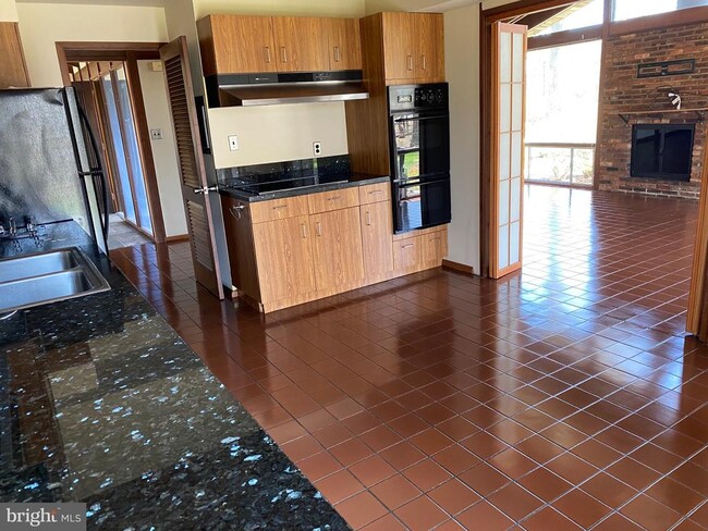 2556 Vale Ridge Court in Oakton, VA - Building Photo - Building Photo