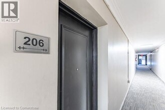 110 S Forster Park Dr in Oakville, ON - Building Photo - Building Photo