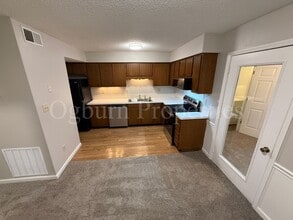 1018 Cedar Pl Ct in Winston-Salem, NC - Building Photo - Building Photo