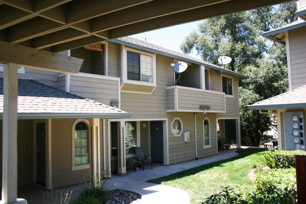 Camelot Woods Condominiums in Cameron Park, CA - Building Photo - Building Photo