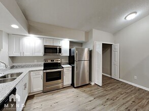 2451 Townsquare Dr in Jacksonville, FL - Building Photo - Building Photo