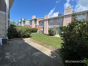 1185 Leicester Ct in Wheaton, IL - Foto de edificio - Building Photo