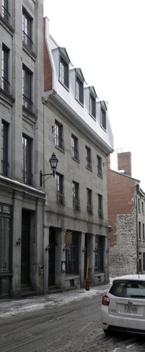 124 Saint-Paul O in Montréal, QC - Building Photo