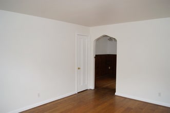 4022 Paxton Ave in Cincinnati, OH - Building Photo - Building Photo