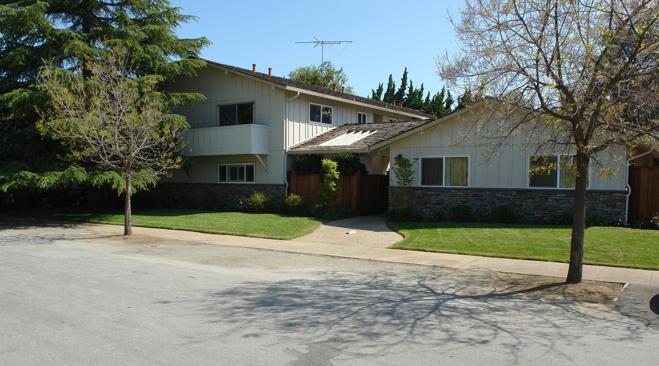 487 Tyndall St in Los Altos, CA - Building Photo