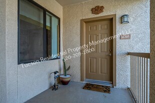 2550 E River Rd in Tucson, AZ - Building Photo