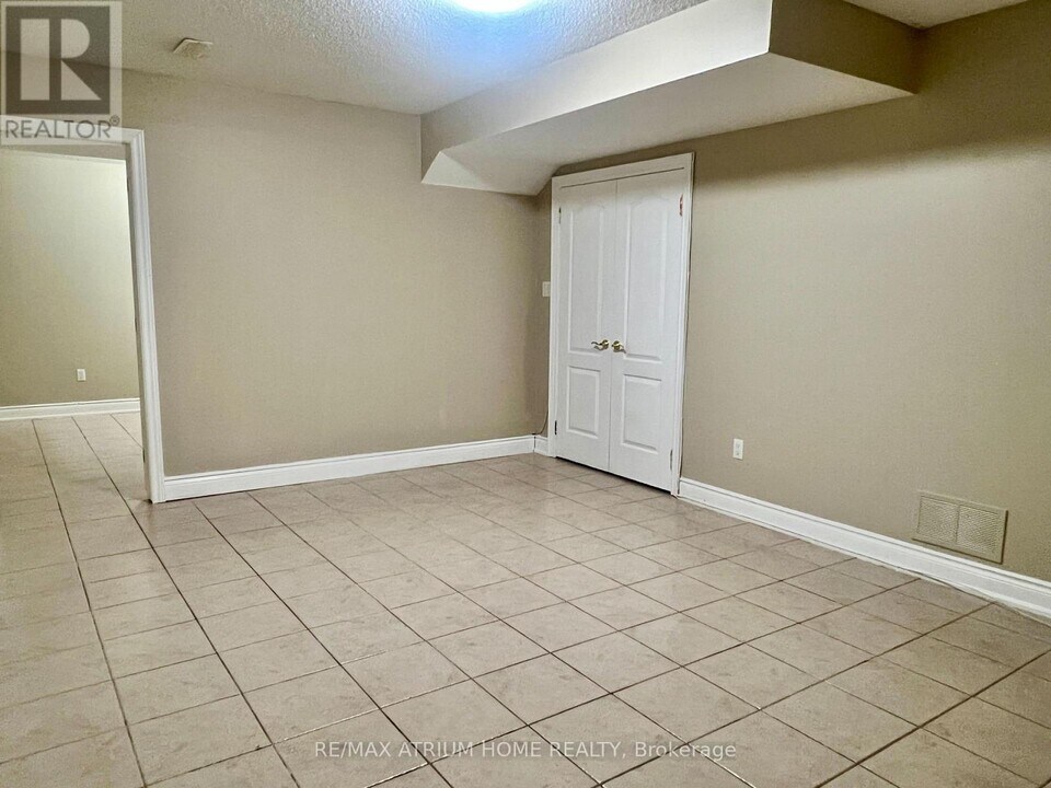 14 Chimenti Ct in Markham, ON - Building Photo