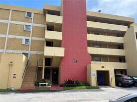 9190 Fontainebleau Blvd in Miami, FL - Building Photo