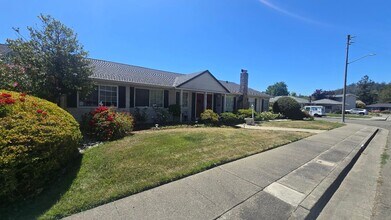 3858 Lanewood Way in Santa Rosa, CA - Building Photo - Building Photo