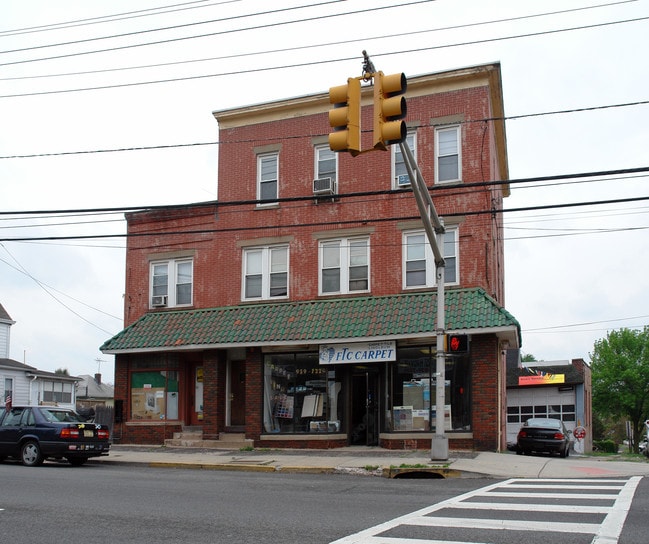 341-343 Ridge Rd in Lyndhurst, NJ - Foto de edificio - Building Photo