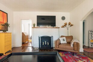 145 Midway St in Bristol, VA - Building Photo