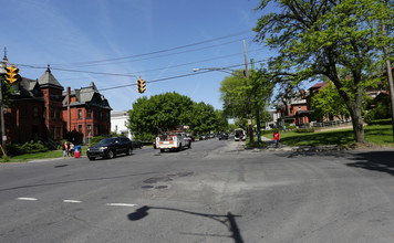 718 Madison Ave in Albany, NY - Foto de edificio - Building Photo