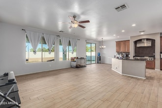 6924 W Southgate Ave in Phoenix, AZ - Building Photo - Building Photo