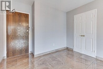 19 Four Winds Dr in Toronto, ON - Building Photo - Building Photo