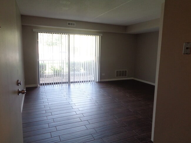 14785 Lake View Dr in Orland Park, IL - Building Photo - Building Photo