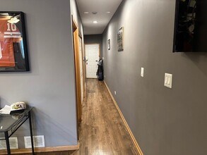 1070 N Milwaukee Ave in Chicago, IL - Building Photo - Building Photo