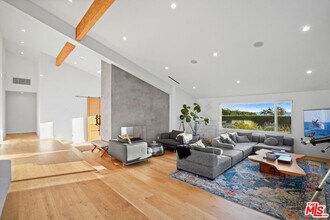 30479 Morning View Dr in Malibu, CA - Building Photo - Building Photo